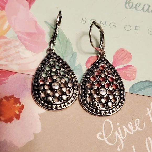 The Sak teardrop shaped earrings‎ - Picture 1 of 4